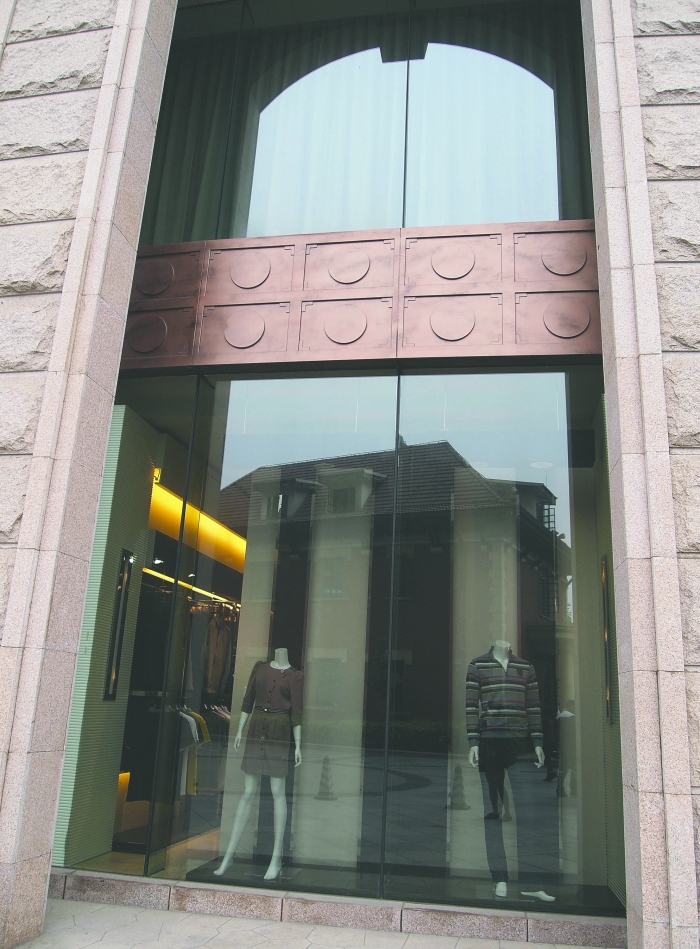 成都新東方千禧大酒店內(nèi)，曾銷售假冒LV產(chǎn)品的店鋪