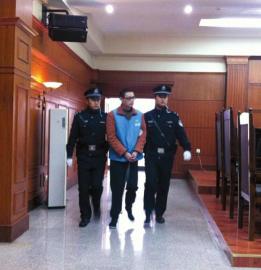 趙勇被帶上法庭。
