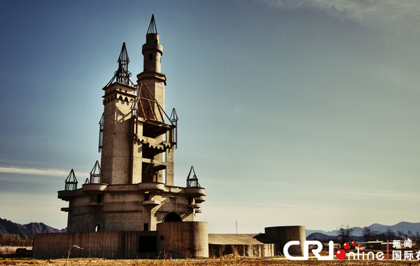 有著“鬼城”、“現(xiàn)實版的寂靜嶺”、“城堡廢墟”等稱號的城堡。沈湜 攝…