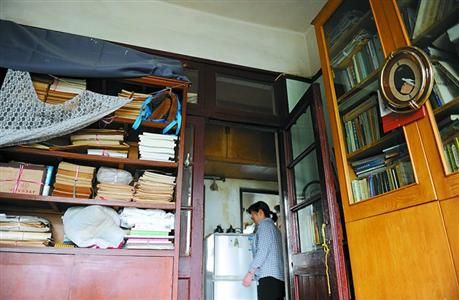 老人生活簡樸，平時有保姆照顧
