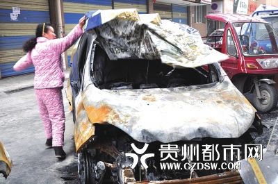 才跑8000公里的車被燒得不成樣子。