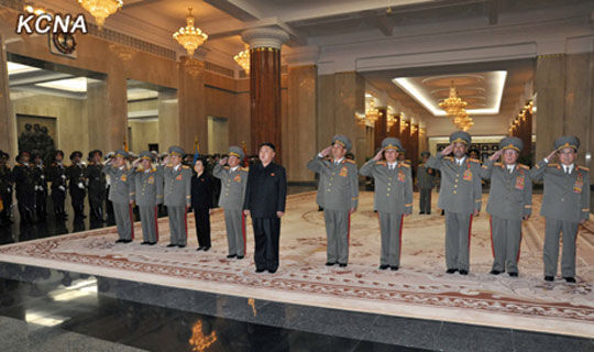 金正恩來到錦繡山太陽宮。圖片來源：朝中社