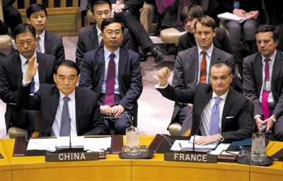 1月22日，紐約，中國常駐聯(lián)合國代表李保東舉手贊成通過對朝鮮制裁決議。