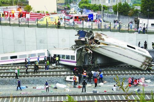 當(dāng)?shù)貢r間24日晚，西班牙一列火車在圣地亞哥-德孔波斯特拉附近脫軌，造成至少78人死亡、上百人受傷。