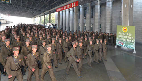 朝鮮人民軍連長級連政治指導員日前陸續(xù)抵達平壤。