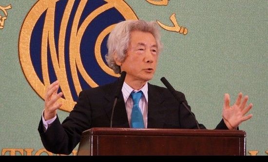 日本前首相小泉純一郎11月12日發(fā)表演說，支持安倍晉三對中國強硬，并鼓動其參拜靖國神社。