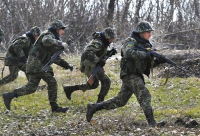 當?shù)貢r間3月21日，烏克蘭邊防部隊在俄烏邊境軍演。