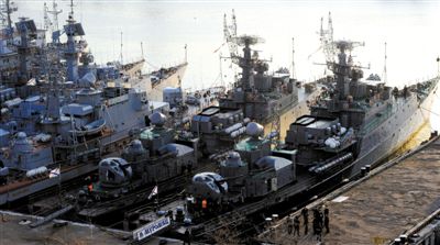 4月1日，?？吭诳死锩讈喨咚雇胁柕能娕灒渲幸灿袨蹩颂m海軍軍艦。