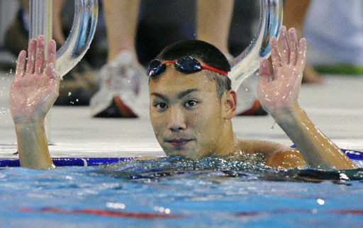 日本著名的游泳選手富田尚彌25歲在參加仁川亞運會期間，偷盜了韓國記者的照相機。