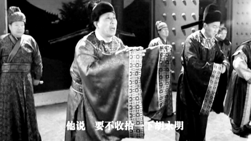 微電影中，“權(quán)貴人士”對(duì)“胡永明”多加陷害 視頻截圖