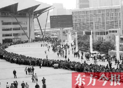 3月2日，在鄭州國際會展中心，河南省春季人才招聘會舉行，六萬五千名求職者扎堆求職