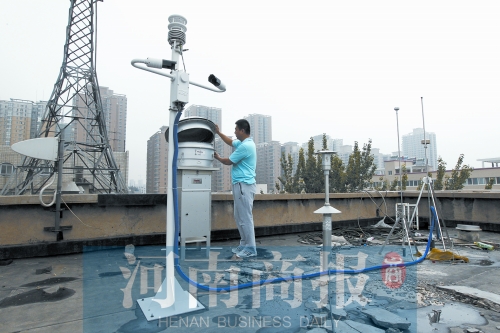 鄭州灰霾監(jiān)測站正在調(diào)試，預(yù)計9月將正式投入使用 記者 鄧萬里/攝