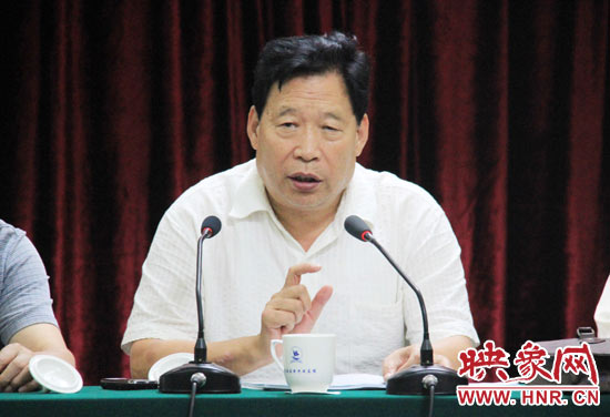 河南省愛(ài)心基金會(huì)理事長(zhǎng)張世軍講話。