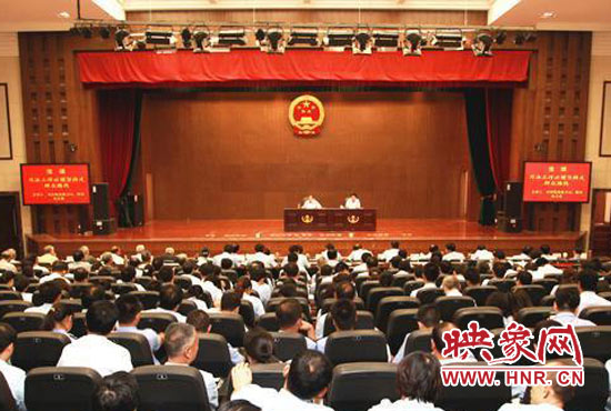 9月3日上午，河南省高級(jí)人民法院召開機(jī)關(guān)全體黨員干部大會(huì)