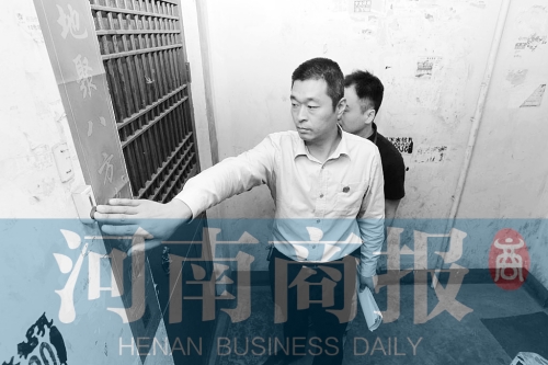 　來(lái)到馬某家，法官被拒之門(mén)外