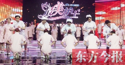 5月6日，“最美護士”的獲獎者給新護士授帽
