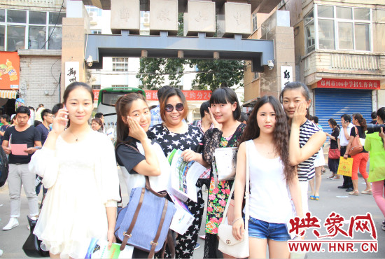 畢業(yè)和同學(xué)一起去旅行是不少考生的選擇。