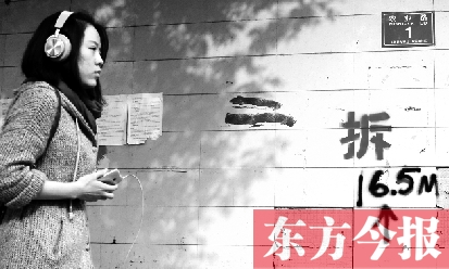 昨日，東方今報(bào)記者走訪農(nóng)業(yè)路沿線，看見(jiàn)“拆”字已上墻