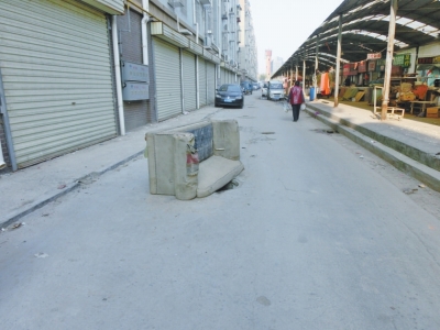 隨處可見的無蓋窨井 隨處可見的無蓋窨井