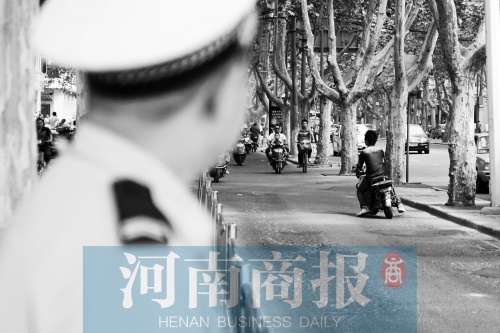 有警察，趕緊掉頭！
