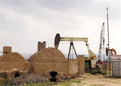 正在作業(yè)的揭蓋井，位于定邊縣紅柳溝鎮(zhèn)紅柳溝村。