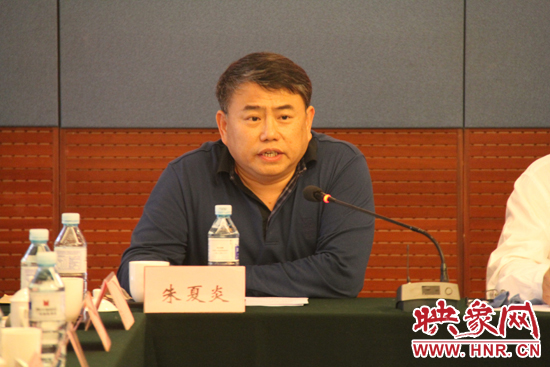 河南省委宣傳部副部長、省廣電局局長、省新聞出版局局長朱夏炎在研討會上致辭。