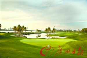 　　球場(chǎng)黃昏景色迷人?！　? complete=