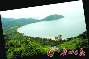 長長的沙灘海岸。