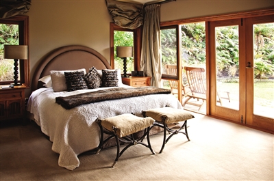 酒店住宿頗具特色,窗外就是 新西蘭的美麗景色。