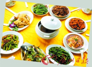 在封開品嘗各地美食,大飽口福。
