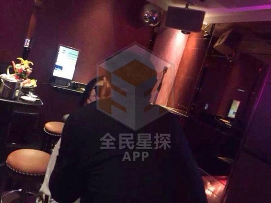 網(wǎng)絡(luò)曝光的田源激吻照，田源稱是角度問(wèn)題