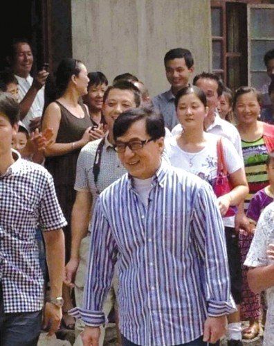 成龍?jiān)谑徍J(rèn)祖歸宗。