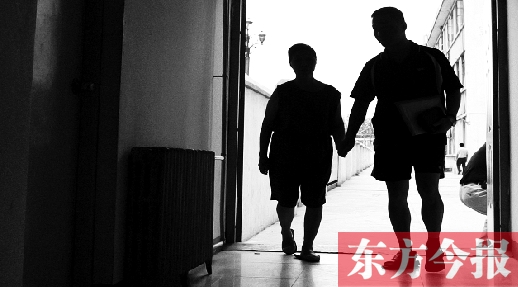 生活節(jié)奏加快，再加上工作壓力大，現(xiàn)在年輕人很容易忽略退休在家、更需要關(guān)心的老人 記者 張曉冬/圖