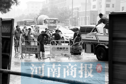 工作人員正在搶修，預計今晚能恢復供水