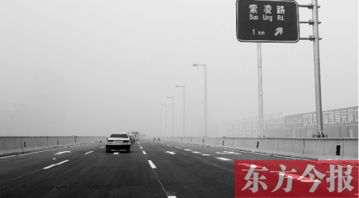 昨天上午，東方今報記者跟隨鄭州市交巡警部門，提前探路已具備通車條件的鄭州市三環(huán)快速路