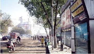 　二七廣場和紫荊山區(qū)域公交站名采用地標(biāo)名加道路名進(jìn)行升級(jí)