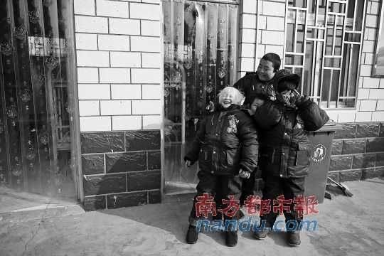 少不更事的孤兒被送往開封市福利院。
