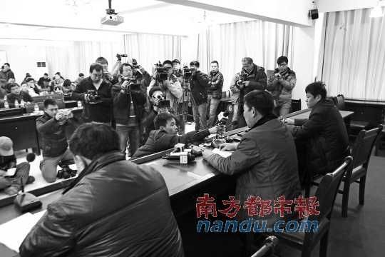 5日下午，河南蘭考縣召開新聞發(fā)布會，就民辦收養(yǎng)所火災(zāi)事故公開回應(yīng)。