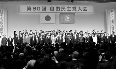 3月17日，日本自民黨黨員在東京出席自民黨年度大會。新華社發(fā)