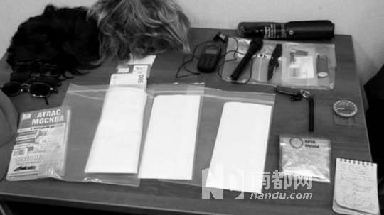 在福格爾身上發(fā)現(xiàn)的技術(shù)裝備和易容用具。