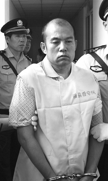 王書金前日被帶往邯鄲中院受審。 新華社發(fā)