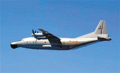 日方拍攝的飛越?jīng)_繩主島與宮古島之間的中國(guó)預(yù)警機(jī)。
