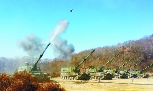 延坪島炮擊事件3周年之際，朝韓間口水仗不斷。圖為韓軍21日舉行應(yīng)對(duì)挑釁訓(xùn)練。