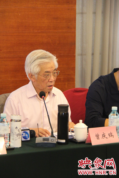 中國傳媒大學(xué)教授、博士生導(dǎo)師曾慶瑞正在發(fā)言