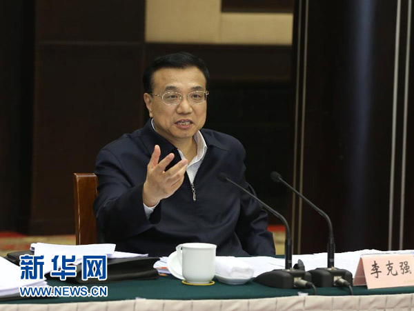 4月28日，中共中央政治局常委、國務(wù)院總理李克強在重慶主持召開座談會