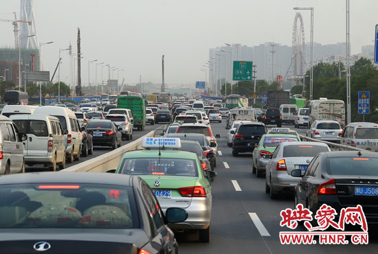 5月1日零時(shí)至3日24時(shí)，全省高速公路安全平穩(wěn)運(yùn)行，累計(jì)車流量440.53萬(wàn)輛。