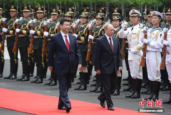 5月20日，中國國家主席習近平在上海舉行儀式歡迎俄羅斯總統(tǒng)普京訪華。中新社發(fā) 廖攀 攝