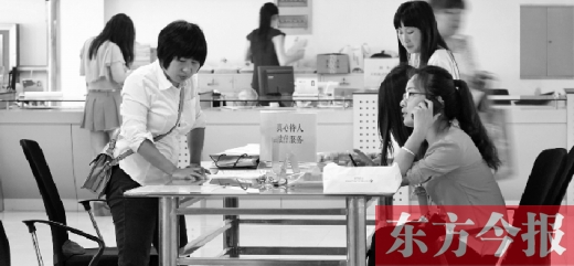 　　行政審批“瘦身”，不僅提高了行政效率，節(jié)約了行政資源，而且最大限度地方便了群眾