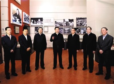 2012年11月29日，習(xí)近平等在國家博物館參觀《復(fù)興之路》展覽，提出為實現(xiàn)中國夢而奮斗。
