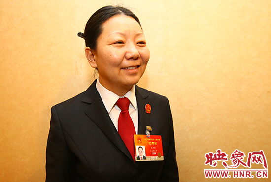 全國人大代表、河南省寶豐縣人民法院副院長、鬧店鎮(zhèn)法庭庭長朱正栩
